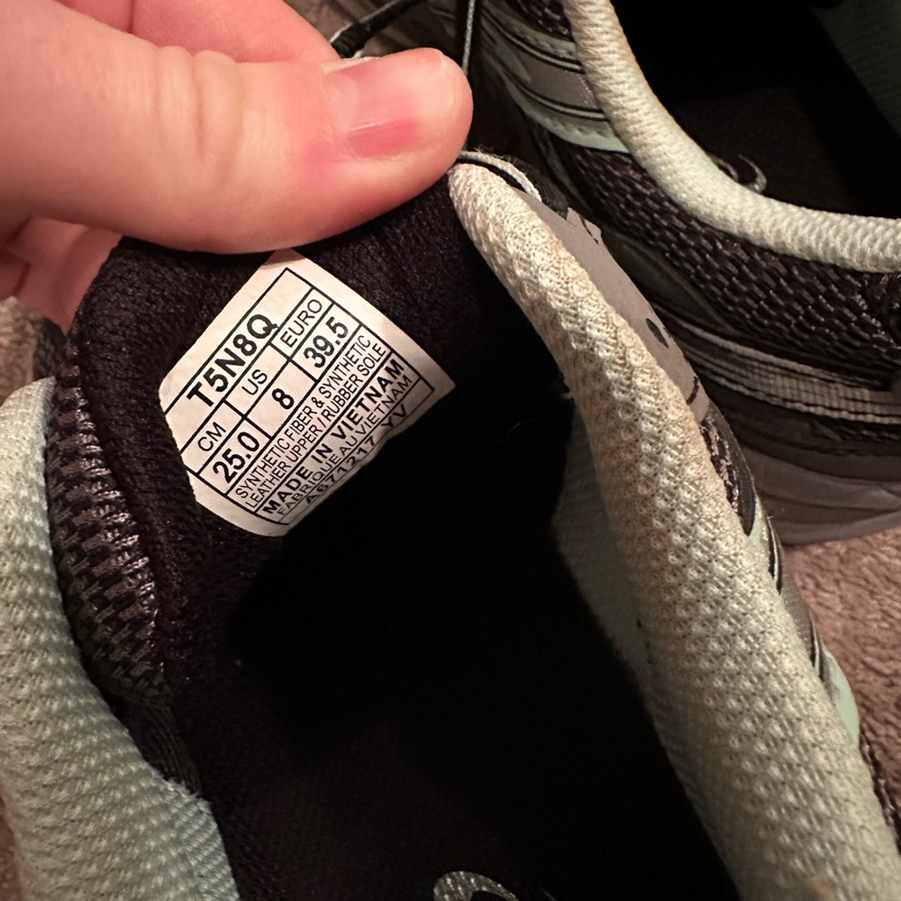 ASICS - Picture 3 of 4
